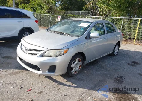 2013 Toyota Corolla L z USA, uszkodzony, nr VIN 2T1BU4EE8DC006987